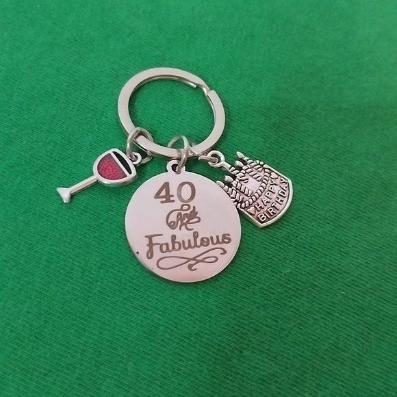 Silver / Black "40 And Fabulous" Birthday Keychain - Picture 3 of 3